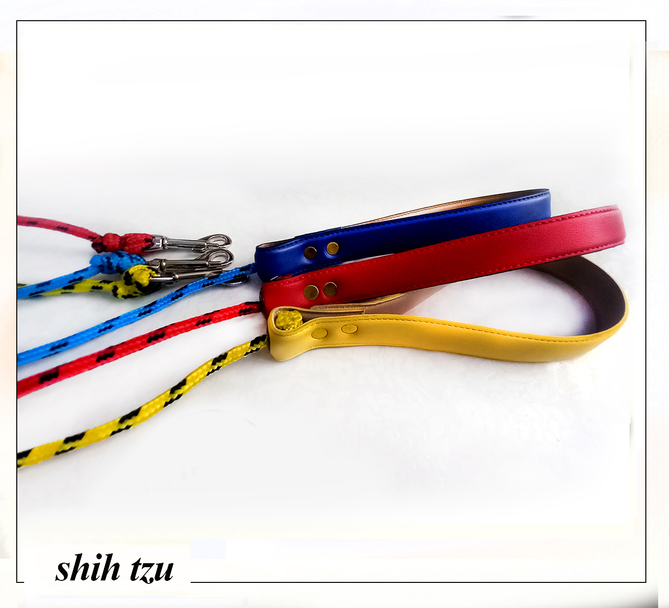 تهیه شده از چرم مصنوعی و طناب پاراکورد در رنگ ها ی شاد و زیبا مناسب سگ های بازیگوش