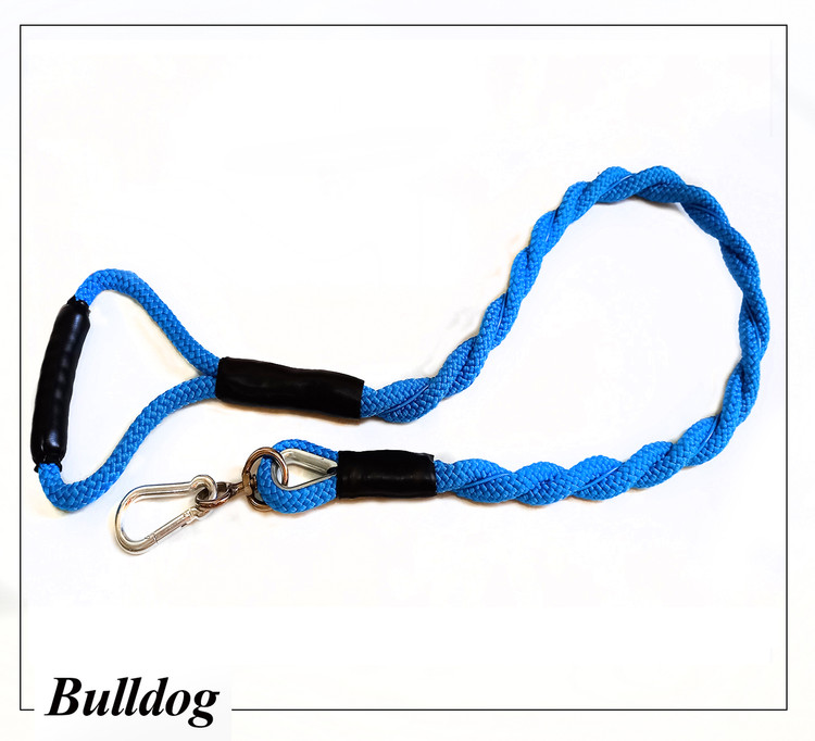 از بهترین متریال های موجود طراحی و تولید شده و برای اولین بار در کشور به طور انحصاری برای سگهای بزرگ و خشن طراحی گردیده است.