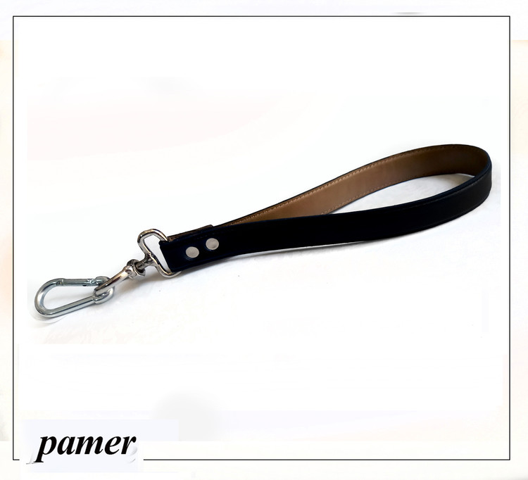 لید پامر تهیه شده از چرم مصنوعی و یراق فولادی مناسب سگهای بزرگ جهت همراهی در مکانهای خاص می باشد.