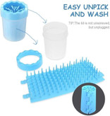 علاوه بر این ، برس داخلی از سیلیکون نرم ساخته شده است که بادوام و نرم است و بصورت ملایم به پاک کردن کثیفی از روی پنجه های سگ شما کمک می کند