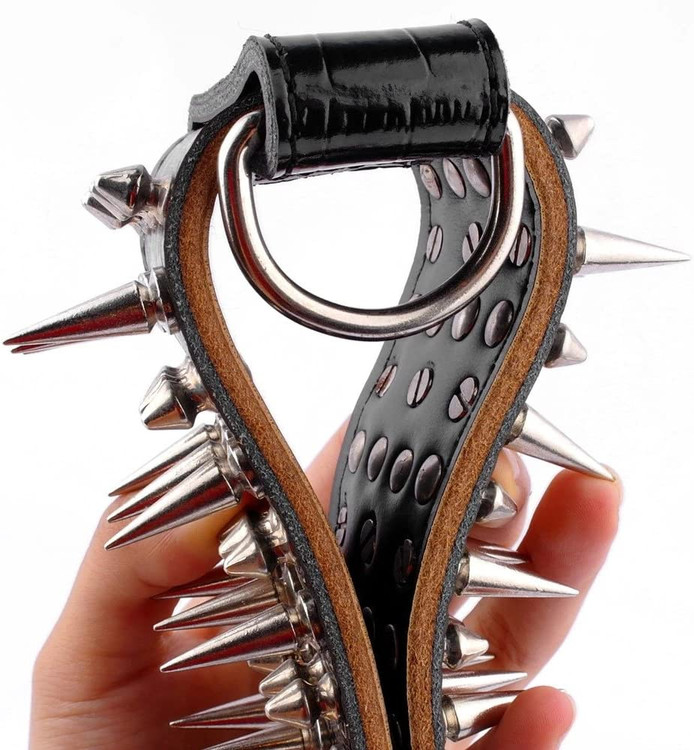 قلاده سگ میخ دار: میخ های تیز وقتی سگ ها توسط دیگران گاز گرفته می شوند کار می کنند. طراحی جالبی دارد، در حالی که آن را می پوشد مانند یک جنگجو به نظر می رسد. قدرتمند و قوی