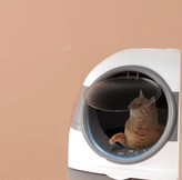 برای جلوگیری از پاشیدن ادرار گربه به بیرون، برگشت طبیعی، جذب هوا، جداسازی بوی عجیب داخل سینی، فراهم کردن محیط زندگی تازه برای حیوانات خانگی و اجازه رشد سالم گربه ها، از طراحی بسته جلوگیری می کند.