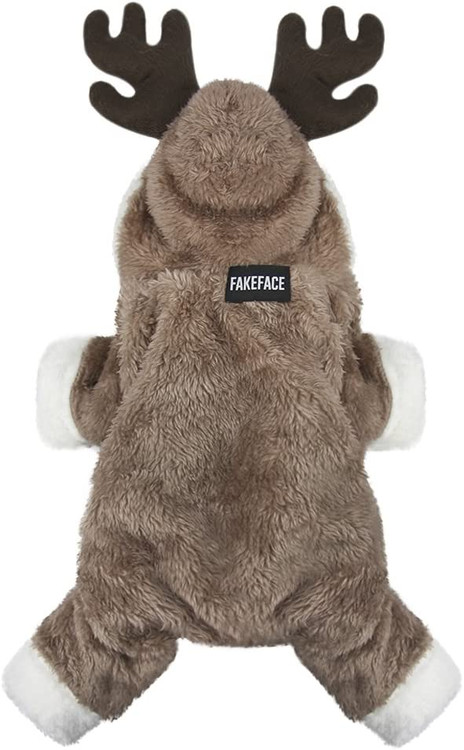 همراه با یک کلاه پشمی و شاخ، حیوان خانگی خود را مانند یک گوزن شمالی واقعی کریسمس بسازید