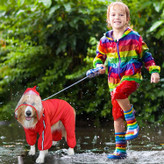 هر کت بارانی حیوان خانگی دارای دو نوار بازتابنده است تا اطمینان حاصل شود که حیوانات خانگی شما در شب یا در تاریکی با دید واضح راه می روند.