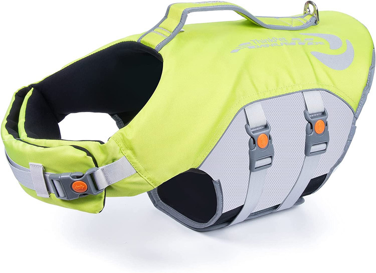 این جلیقه نجات شناوری قابل توجهی را برای کمک به سگ شما در حرکت آزادانه در آب یا قایق فراهم می کند