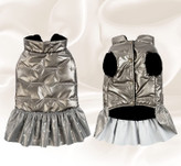 این ژاکت سگ از پارچه ضد آب ساخته شده است که بسیار ضد باد و ضد آب است که سگ شما را خشک و گرم نگه می دارد و داخل آن پشم گوسفند ضخیم است که نرم و گرم است تا دختر سگ شما دچار لرز نشود