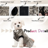 ژاکت سگ گرم دارای باز شدن دکمههای فلزی است که پوشیدن و درآوردن آن را بدون گیر کردن موهای سگتان آسانتر میکند.