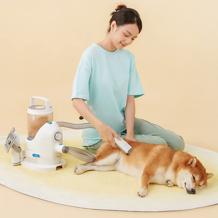 این گیره نظافت حیوانات خانگی با 5 ابزار اثبات شده ارائه می شود: برس نظافت و برس پاک کننده برای کمک به جلوگیری از آسیب رساندن به لایه رویی و در عین حال پوست و کتی نرم، صاف و سالم را برای حیوان خانگی شما ایجاد می کند.