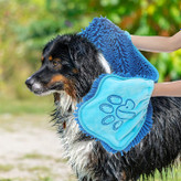 حوله شمی سگ نه تنها می تواند برای تمیز کردن و خشک کردن سگ بعد از شنا و حمام استفاده شود، بلکه می توان از آن برای تمیز کردن شیشه، شستن ماشین و خشک کردن مو استفاده کرد.