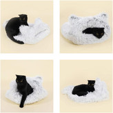 فوق العاده دنج و نرم گرم کننده، مناسب برای انواع گربه ها و توله سگ هایی با وزن کمتر از 16.5 پوند/7.5 کیلوگرم. فضای زیادی برای کشش وجود دارد.