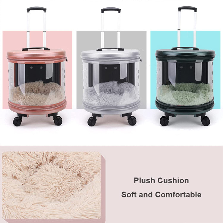 این کالسکه حیوان خانگی مسافرتی دارای چرخهای 360 چرخان بیصدا درجه چمدان برای سواری نرم است. هر وسیله حمل سگ و گربه با چرخ دارای یک دسته تلسکوپی سبک وزن است که با فشار دادن یک دکمه قابل تنظیم است.