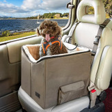 صندلی ماشین مسافرتی سگ/ گربه با کمربند ایمنی، کوسن دو طرفه قابل شستشو و جیب ذخیرهسازی برند : Petsfit کد :  SM 604