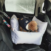 میتوان از آن به عنوان صندلی کمکی در ماشین یا به عنوان تخت سگ در داخل خانه استفاده کرد.