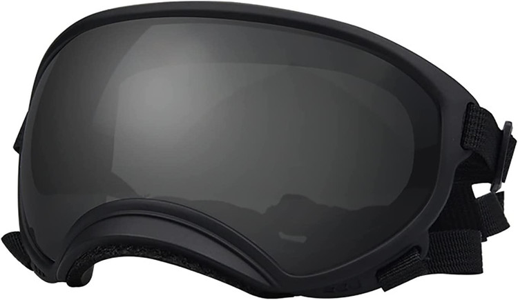 این عینک سگ برای بیرون بردن سر سگ از پنجره در حین رانندگی در ماشین، همچنین برای فعالیت های خارج از منزل مانند مهمانی ها، غرفه های عکس، مسافرت، استفاده روزانه و سایر فعالیت های خارج از منزل عالی است