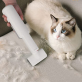 این جاروبرقی دستی منحصراً برای موهای حیوانات خانگی طراحی شده است. کوچک، خوش دست اما قدرتمند است. برس نرم تر آن به شما امکان می دهد تا نظافت، شستشو و جاروبرقی را همزمان انجام دهید.