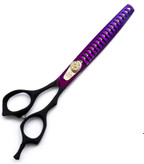 مجموعه حرفه ای نظافت حیوانات خانگی در یک کیف قابل حمل نگهداری می شود که حمل و تمیز نگه داشتن آنها را آسان می کند.