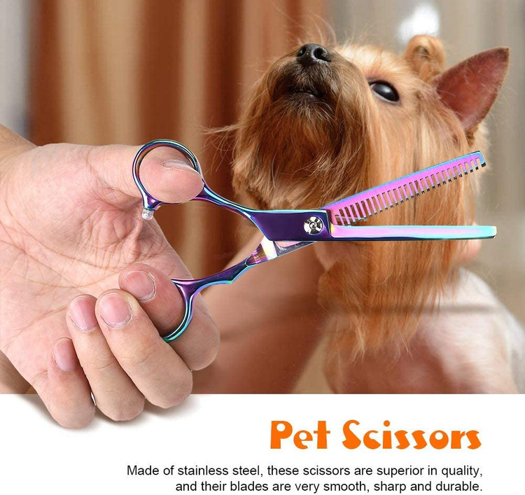 این کیت قیچی حیوانات خانگی شامل 1 قیچی برش، 1 قیچی نازک کننده، 1 قیچی منحنی به سمت بالا، 1 قیچی منحنی به سمت پایین، 1 شانه، 1 پارچه و 1 قاب قیچی است که می توان از آن برای برش، نازک کردن استفاده کرد. ، آراستگی و آرایشگری و غیره