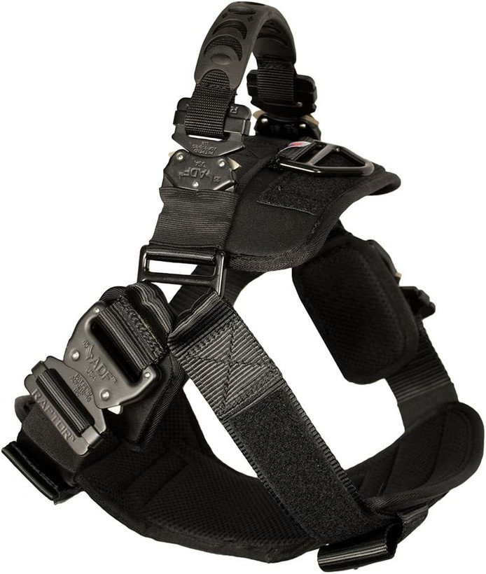 دارای یک دسته لاستیکی برای کنترل بهتر و راحتی دسته