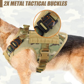 به لطف سگکهای آزادکننده سریع، مهار سگ سنگین به راحتی در آن قرار میگیرد