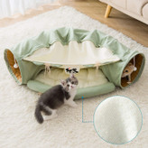 اسباب بازی های تونل گربه در ورودی تونل یا توپ های روی پرده لانه گربه با لذت کوچک بازی گربه در زمان های معمولی روبرو می شوند