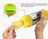 بطری آب قابل حمل سگ ساخته شده از مواد غذایی با کیفیت بالا. ظرفیت آب بطری 300 میلی لیتر برای پیاده روی در فضای باز، پیاده روی و مسافرت کافی است.