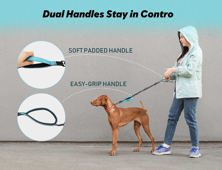 روی تسمه ها و بانجی الاستیک در داخل، این بند سگ دوتایی را می توان از 33 اینچ تا 51 اینچ تنظیم کرد.